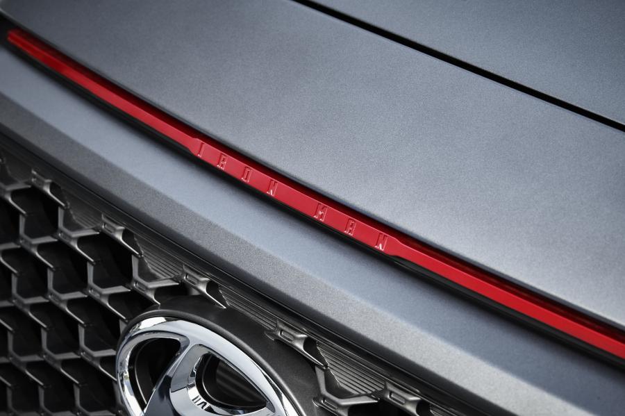 Детали экстерьера Hyundai Kona Iron Man Edition (OS) 2019 года  (AU) (фото 10 из 21)